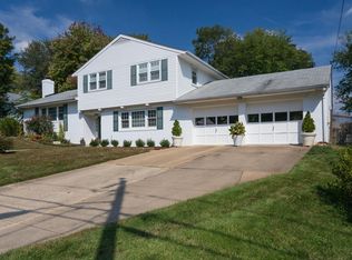 10704 Ames St, Fairfax, VA 22032