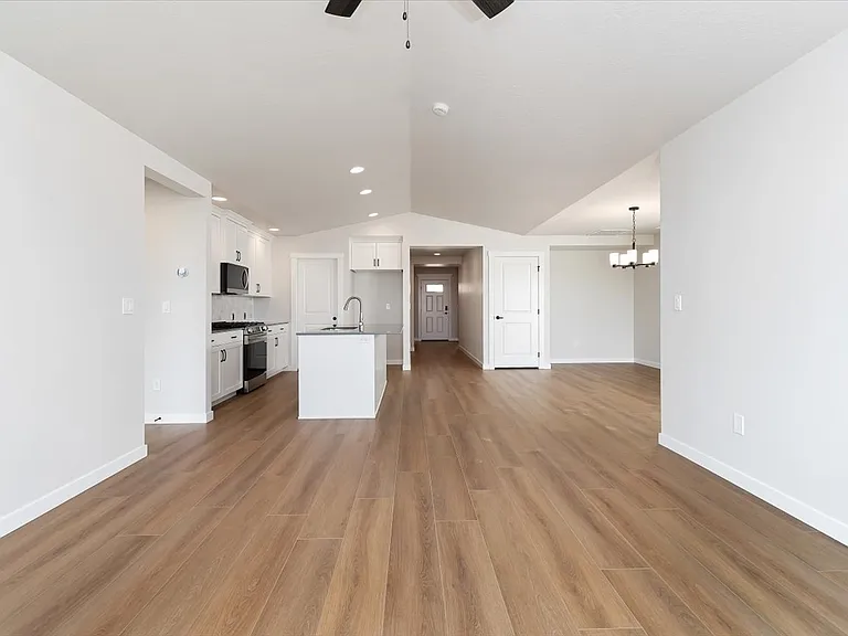 1761 E Hadler St — Photo 16
