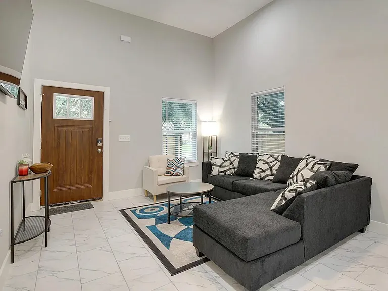 3523 Bain St — Photo 5