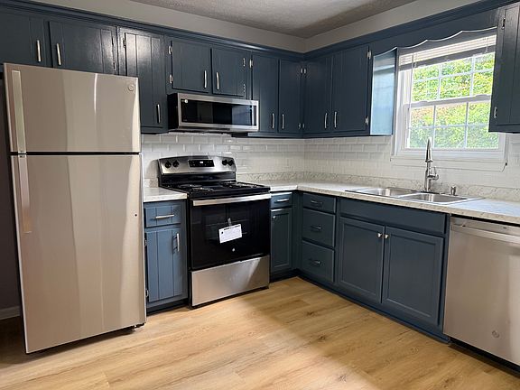 3rd image of 320 Riverside Dr #A