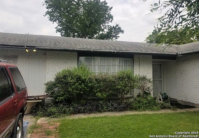 2nd image of 6819 Spring Manor St