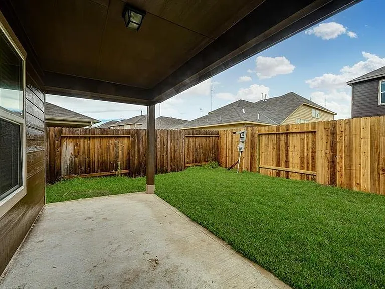 2702 Golden Hills Ct — Photo 15