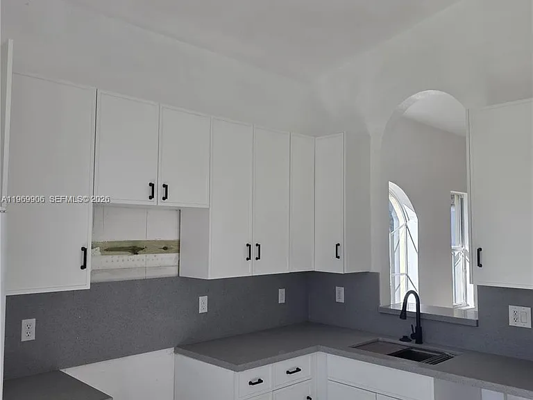 3930 NE 12th Dr — Photo 12