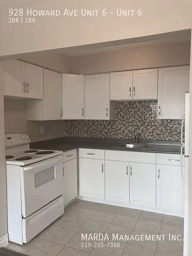 Spacious 2 Bedroom Apartment on Howard! — Photo 3