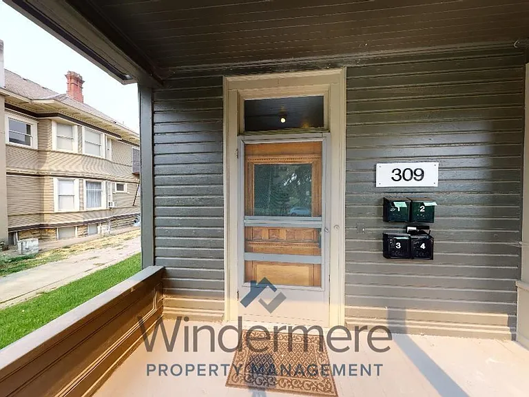 309 E Birch St — Photo 2