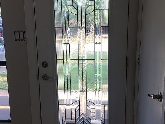 3rd image of 712 Meadowdale Dr