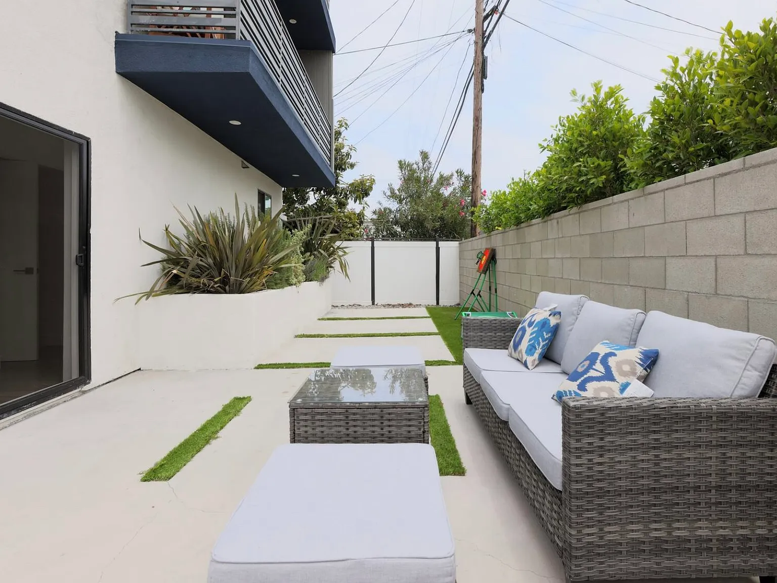 2806 S Palm Grove Ave — Photo 4