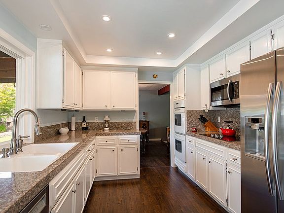 4th image of 5851 Antigua Dr