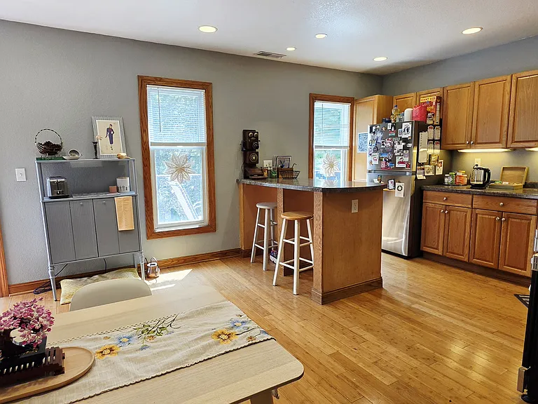 2553 N Oakland Ave — Photo 8