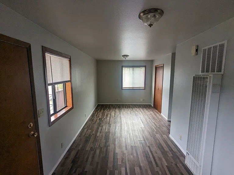 1746 S 6th St W — Photo 3
