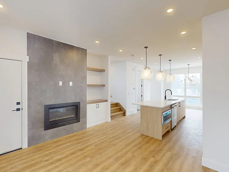 2202 35th St SW — Photo 3