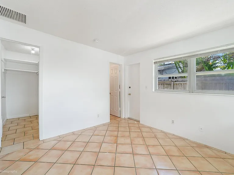 924 NE 17th Ter #1 — Photo 6