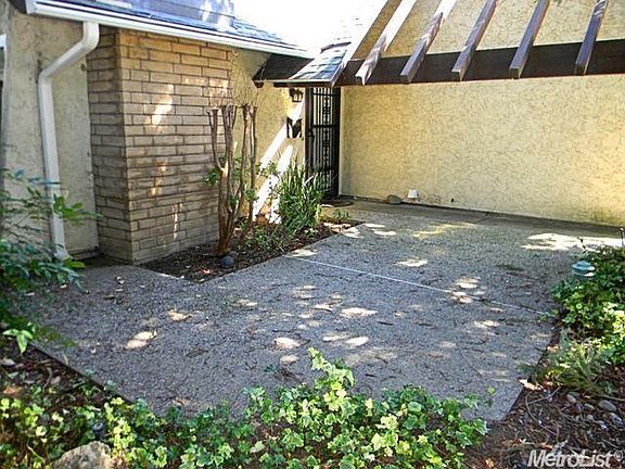 4th image of 8067 Willow Glen Ct