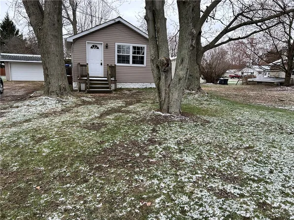 1937 Clifford Dr, Erie, PA 16505