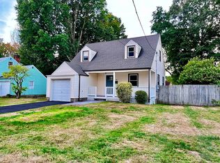 50 Pilgrim Rd, Bridgeport, CT 06610