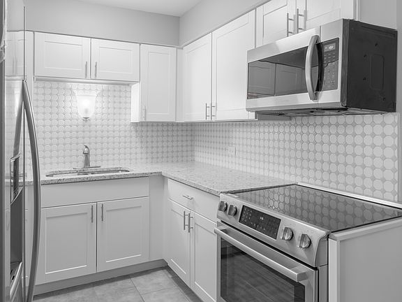 5th image of 6135 W 94th St APT A2