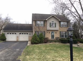 9185 Wildwood Lake Dr, Whitmore Lake, MI 48189