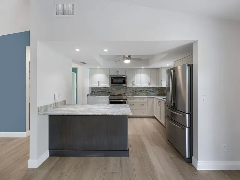 2212 SE 7th St — Photo 13