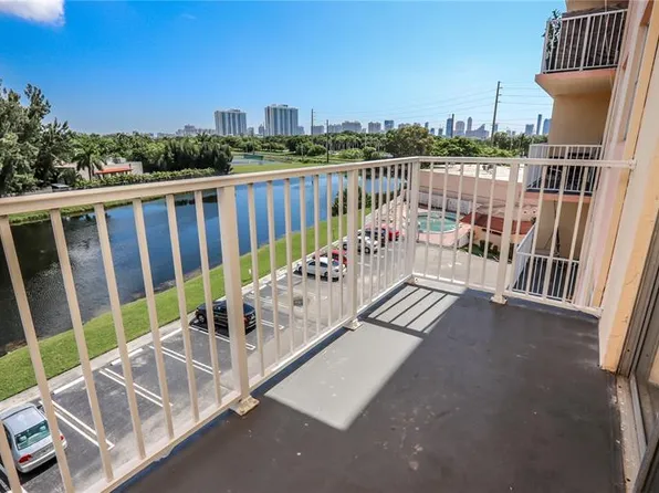 16465 NE 22nd Ave APT 105, North Miami Beach, FL 33160