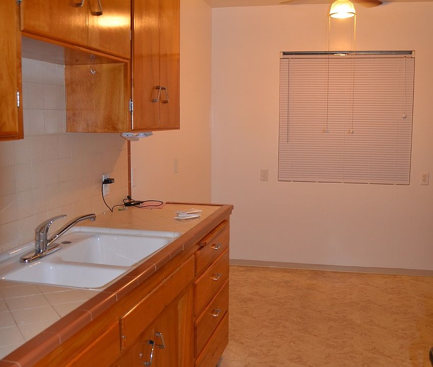 1st image of 913 Baldwin Rd #B