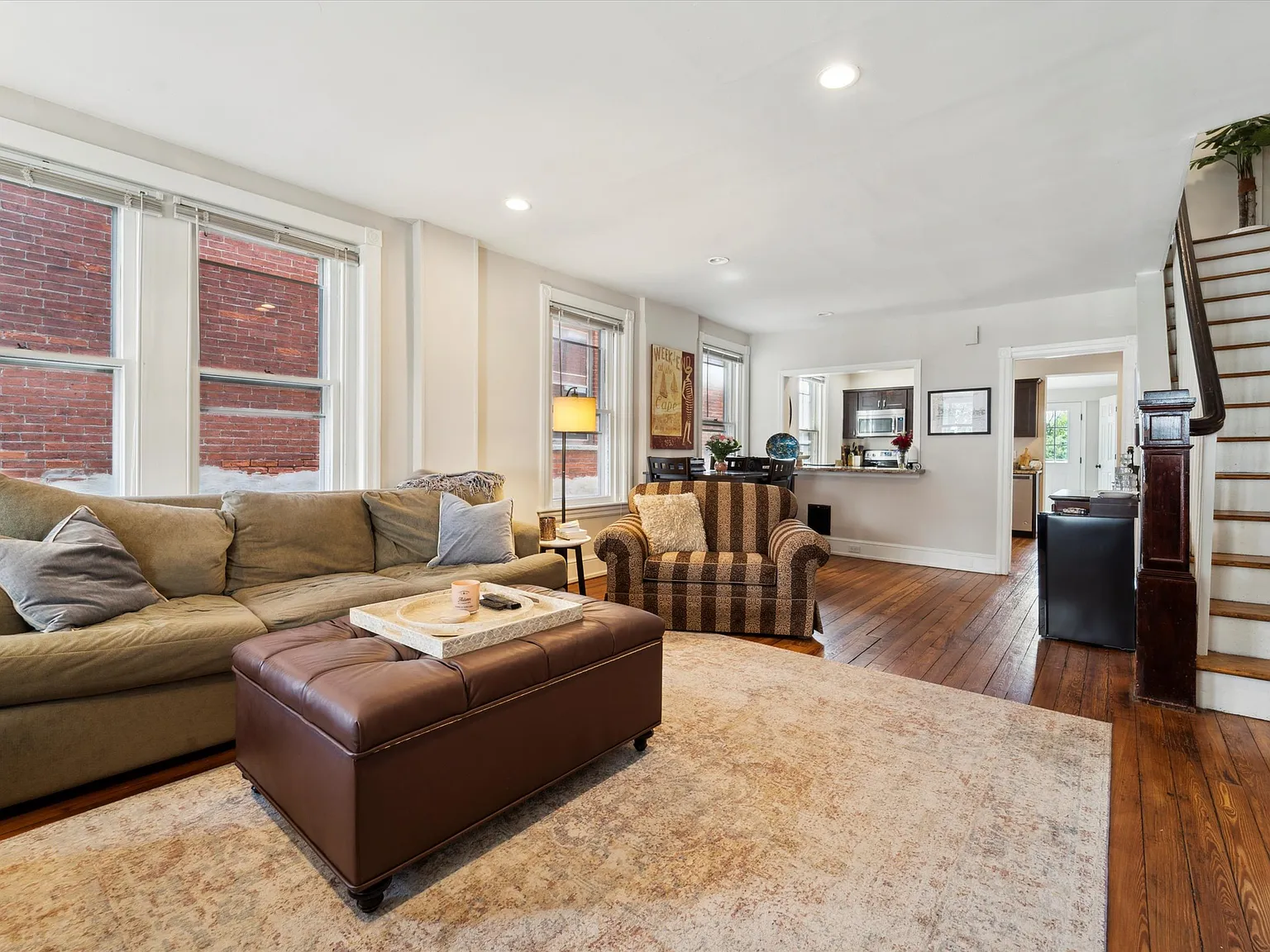 3 bed, 1.5 bath, 1344 sqft, $3,200 — Photo 3