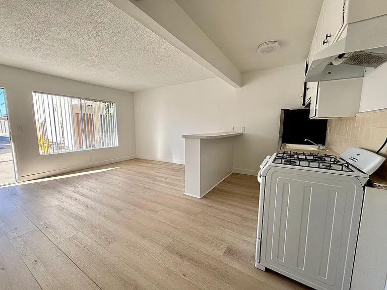 16640 Crenshaw — Photo 13