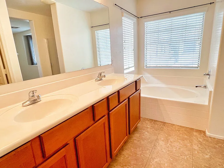 113 E Palomino Dr — Photo 14