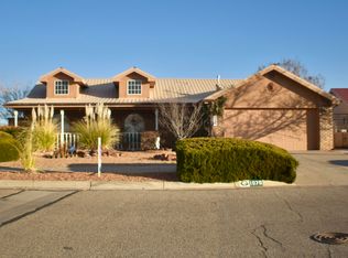 1070 Parkview Dr, Los Lunas, NM 87031