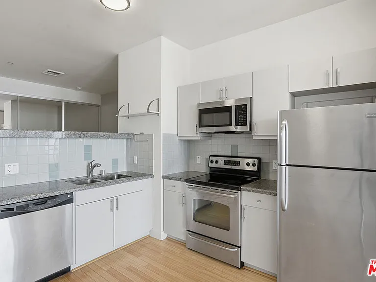 3810 Wilshire Blvd #1609 — Photo 9