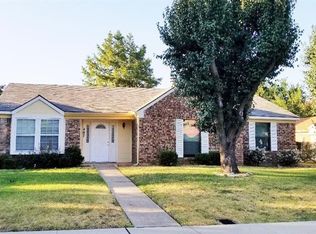 407 Wind Wood Dr, Lewisville, TX 75067