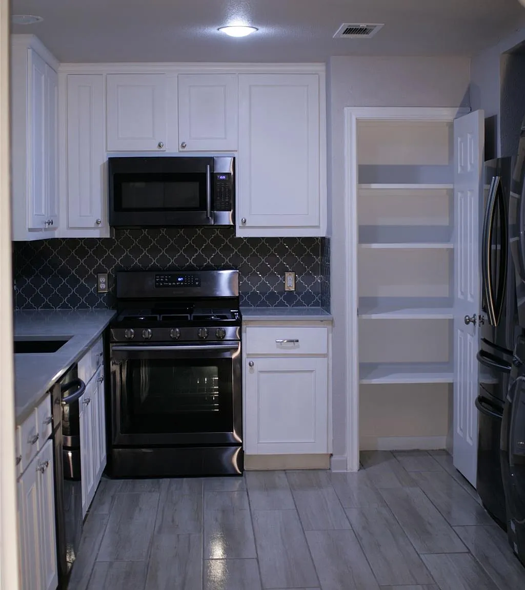 3 bed, 2.0 bath, 1150 sqft, $2,690 — Photo 4