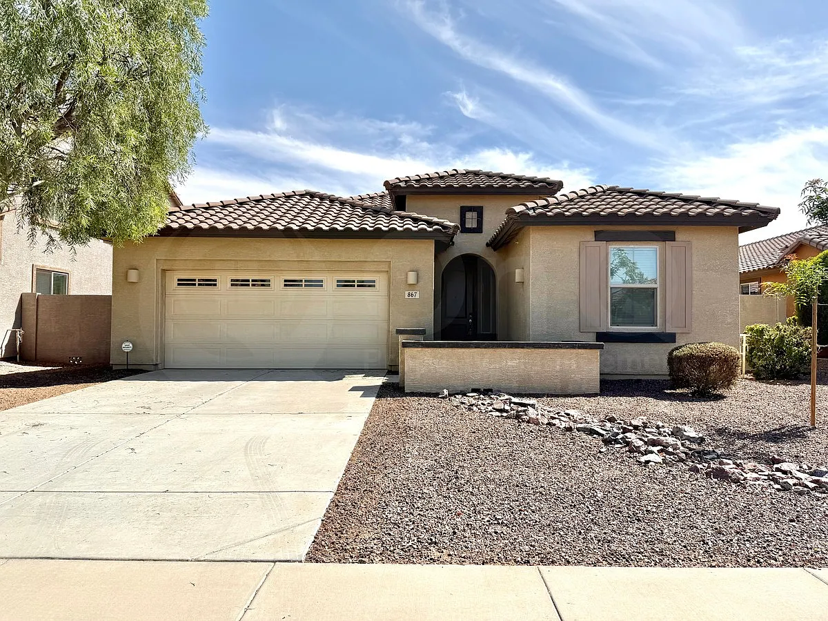 5 bed, 3.0 bath, 2200 sqft, $2,799 — Photo 2