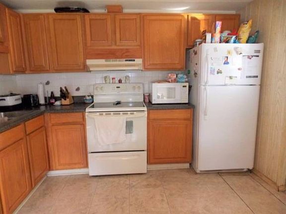4th image of 6048 Pleasant St
