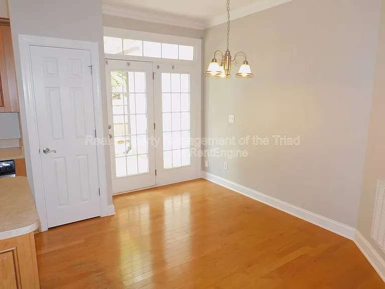 4 Rhododendron Dr — Photo 9