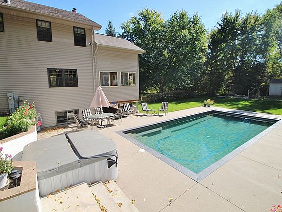 2nd image of 1248 Hillcrest Dr