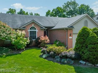 6555 Westphalia Rd, West Bloomfield, MI 48324