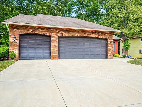 3rd image of 16972 Falmouth Dr