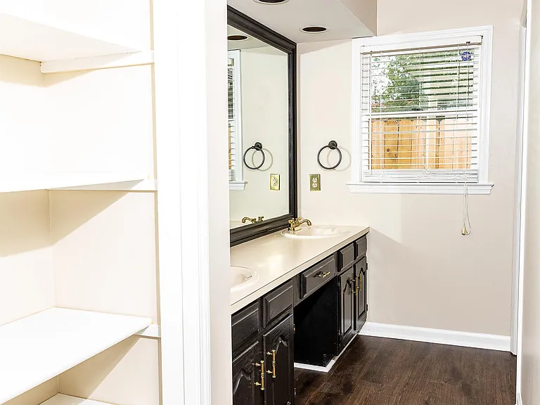 4661 Saron Dr — Photo 12