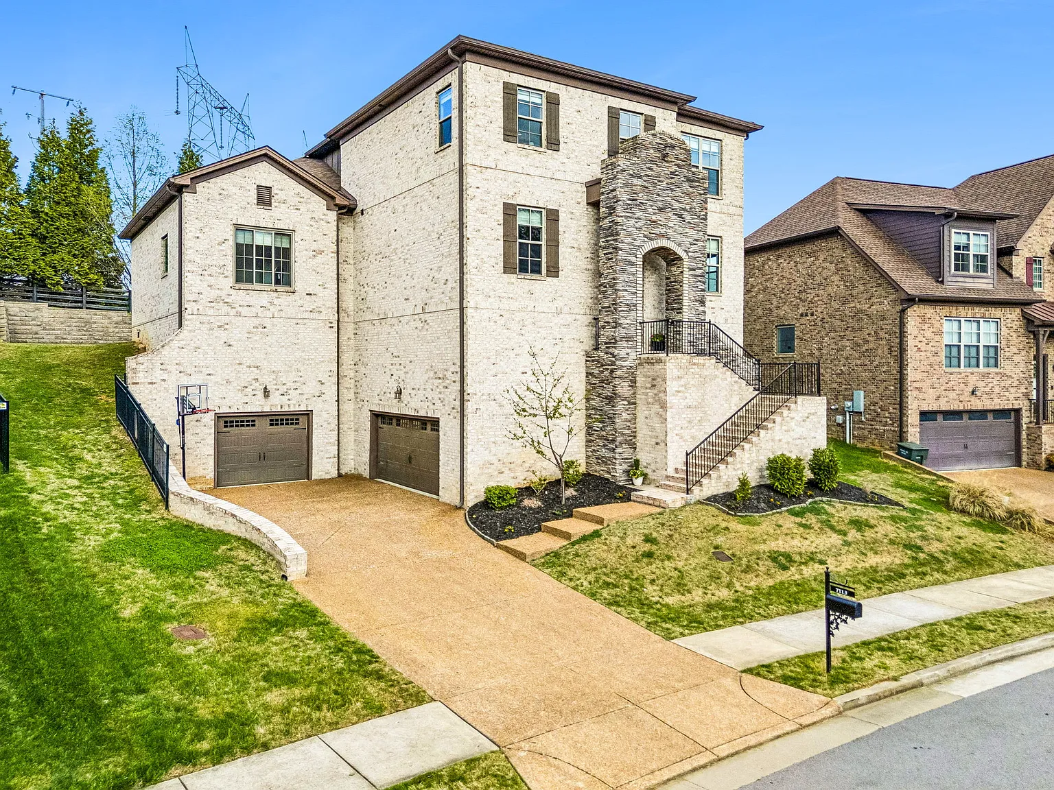 5 bed, 4768 sqft, $5,950 — Photo 4