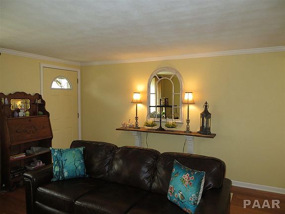 3rd image of 329 E Fernwood St