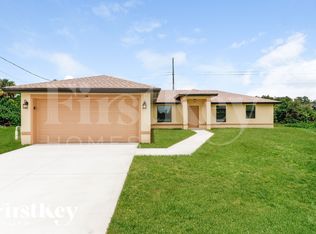 50 Queen Ct, Lehigh Acres, FL 33976