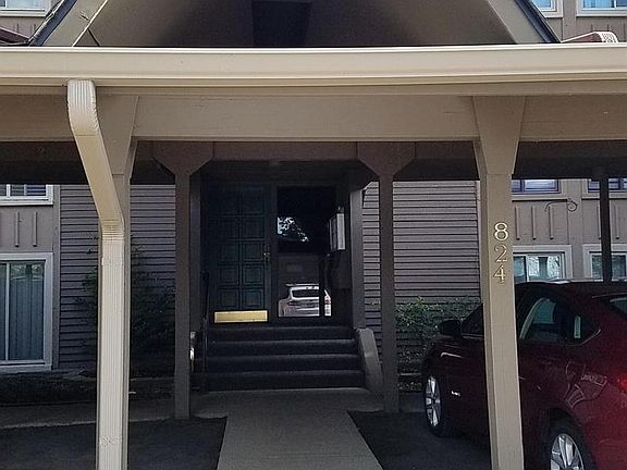 2nd image of 824 Cliffs Dr APT 103