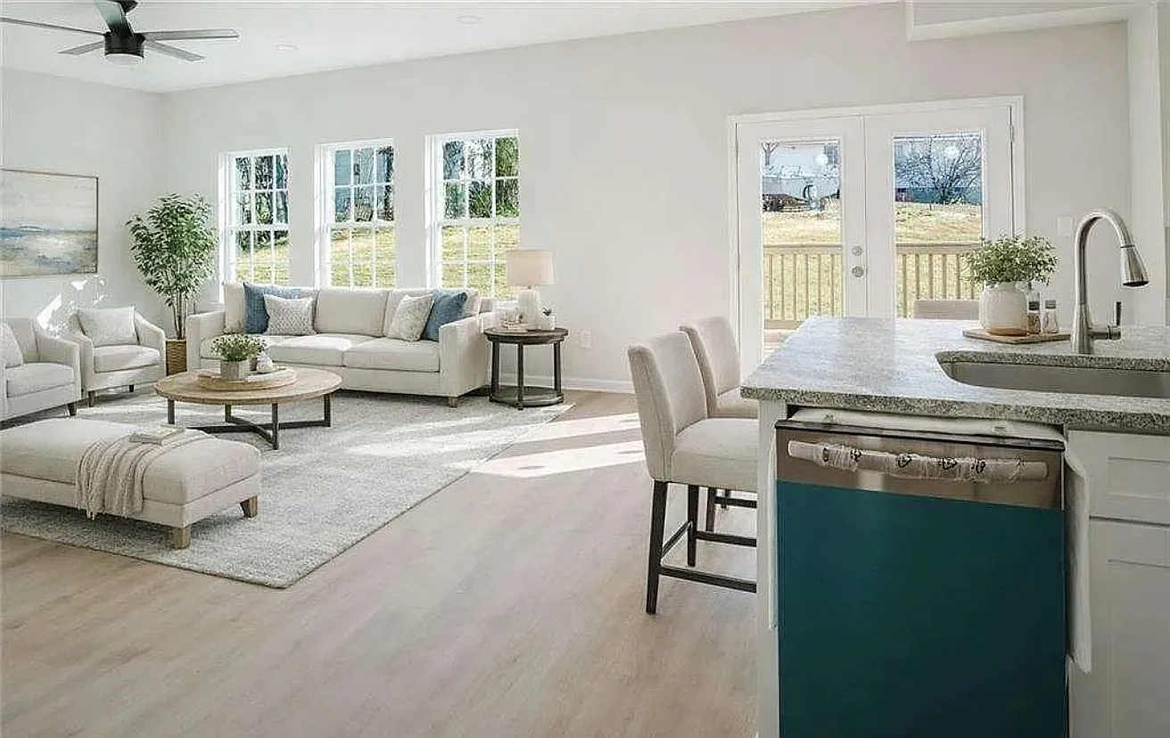 112 Neal Ave — Photo 2