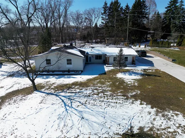 38309 Southfarm Ln, Northville, MI 48167