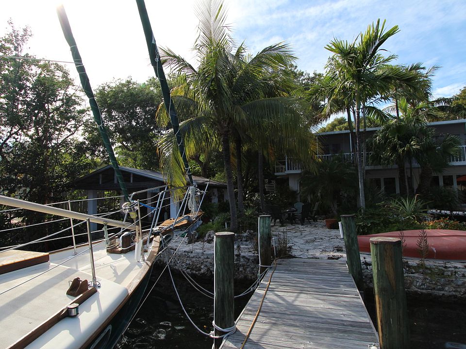 1st image of 160 Riviera Dr