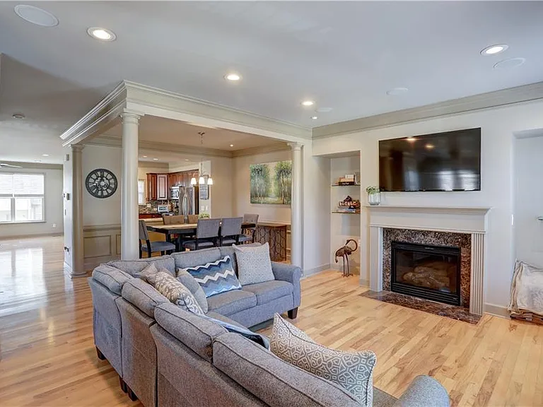 3693 Lambert Ln NE — Photo 2