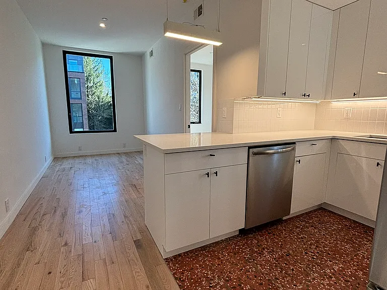 621 Madison St #3F — Photo 3
