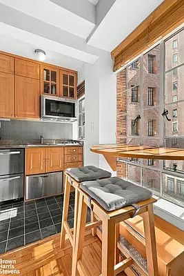 3rd image of 333 E 43rd St APT 715
