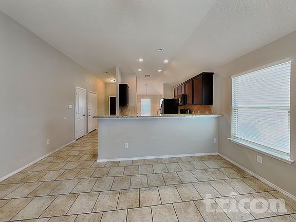3rd image of 6411 Candleoak Cir