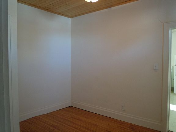5th image of 610 Oak Ln